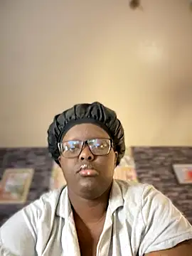 Yagurl  west online show from 11/21/25, 01:04