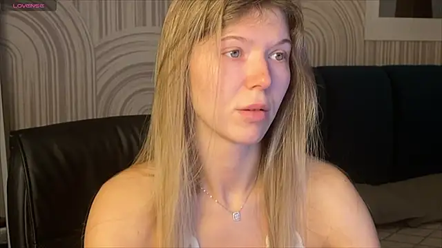 viviann evans online show from 10/24/25, 01:03