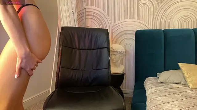 viviann evans online show from 04/13/26, 01:11