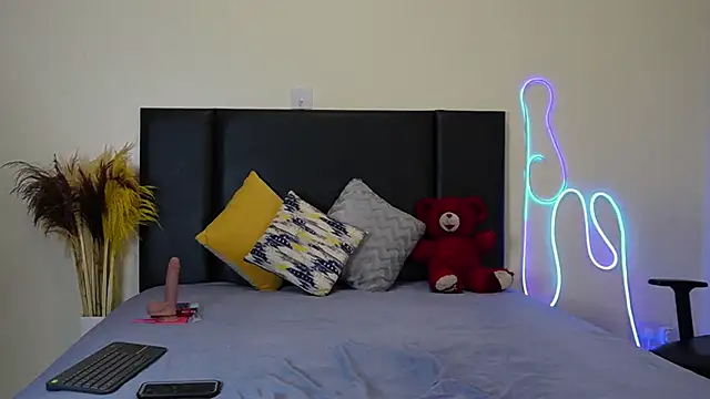 RosesRRed online show from 12/15/24, 01:02