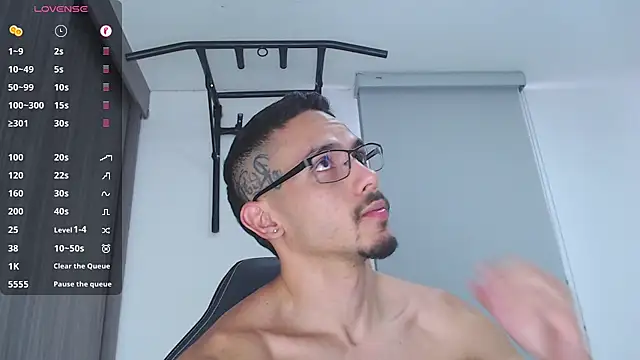 Snapshot of russthiago chatting on 12/18/24, 03:44 russthiago online show from 12/18/24, 03:44