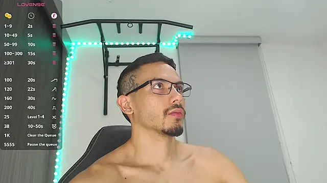 Snapshot of russthiago chatting on 12/19/24, 11:14 russthiago online show from 12/19/24, 11:14