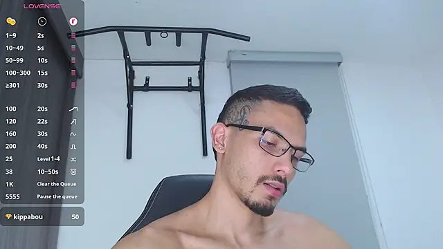 Snapshot of russthiago chatting on 12/20/24, 07:50 russthiago online show from 12/20/24, 07:50