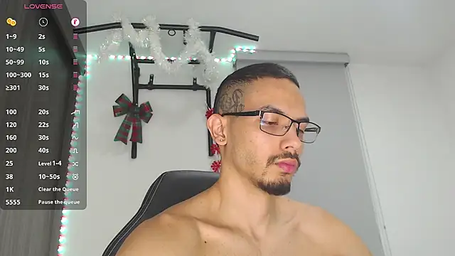 Snapshot of russthiago chatting on 12/25/24, 11:20 russthiago online show from 12/25/24, 11:20