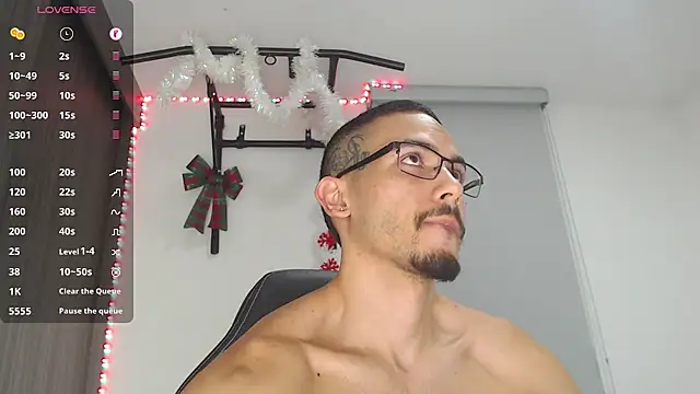 Snapshot of russthiago chatting on 12/27/24, 12:07 russthiago online show from 12/27/24, 12:07