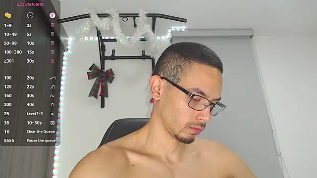 Snapshot of russthiago chatting on 12/28/24, 12:15 russthiago online show from 12/28/24, 12:15