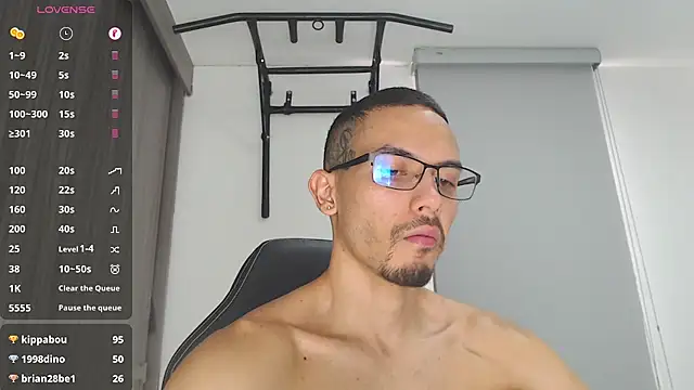 Snapshot of russthiago chatting on 01/02/25, 04:35 russthiago online show from 01/02/25, 04:35