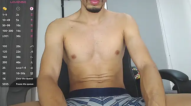 Snapshot of russthiago chatting on 01/24/25, 01:14 russthiago online show from 01/24/25, 01:14