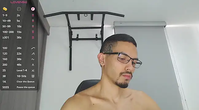 Snapshot of russthiago chatting on 01/28/25, 01:49 russthiago online show from 01/28/25, 01:49