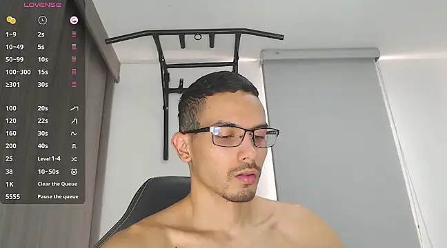 Snapshot of russthiago chatting on 01/30/25, 04:02 russthiago online show from 01/30/25, 04:02