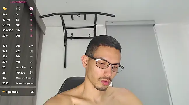 Snapshot of russthiago chatting on 02/03/25, 04:52 russthiago online show from 02/03/25, 04:52