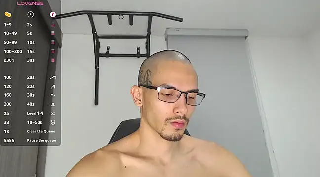 Snapshot of russthiago chatting on 02/06/25, 09:49 russthiago online show from 02/06/25, 09:49