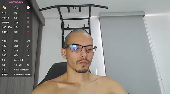 Snapshot of russthiago chatting on 02/07/25, 02:37 russthiago online show from 02/07/25, 02:37