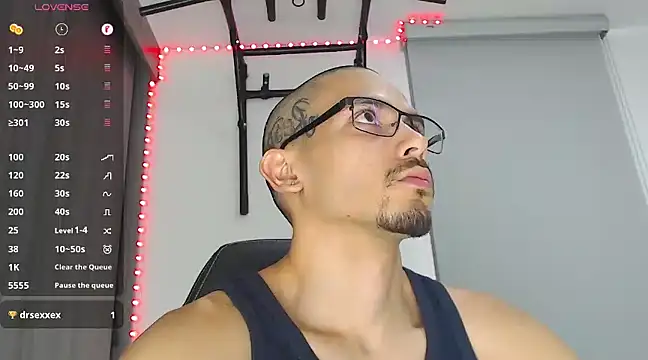 Snapshot of russthiago chatting on 02/08/25, 07:05 russthiago online show from 02/08/25, 07:05