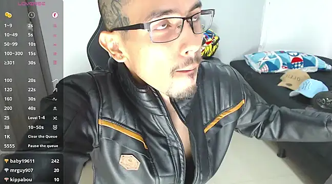 Snapshot of russthiago chatting on 02/11/25, 07:38 russthiago online show from 02/11/25, 07:38