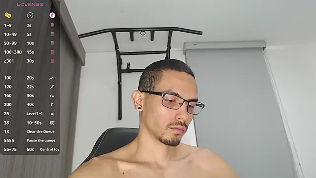 Snapshot of russthiago chatting on 03/05/25, 04:02 russthiago online show from 03/05/25, 04:02