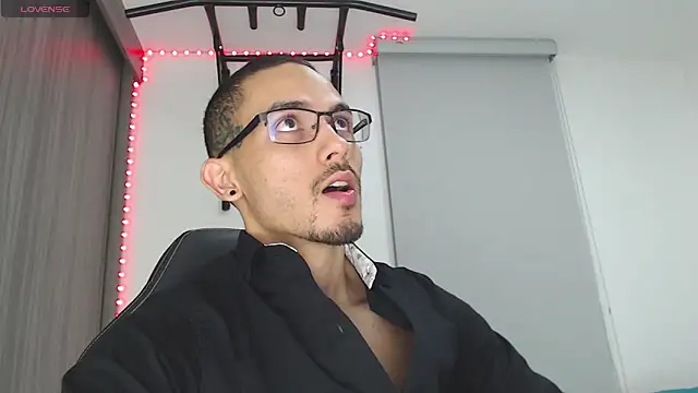 Snapshot of russthiago chatting on 03/06/25, 01:35 russthiago online show from 03/06/25, 01:35