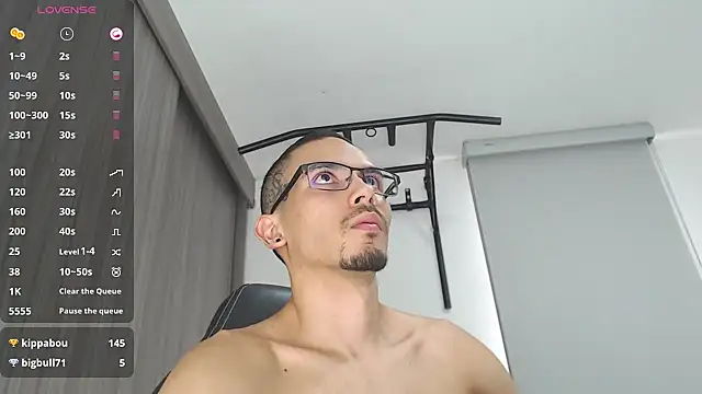 Snapshot of russthiago chatting on 03/14/25, 06:29 russthiago online show from 03/14/25, 06:29