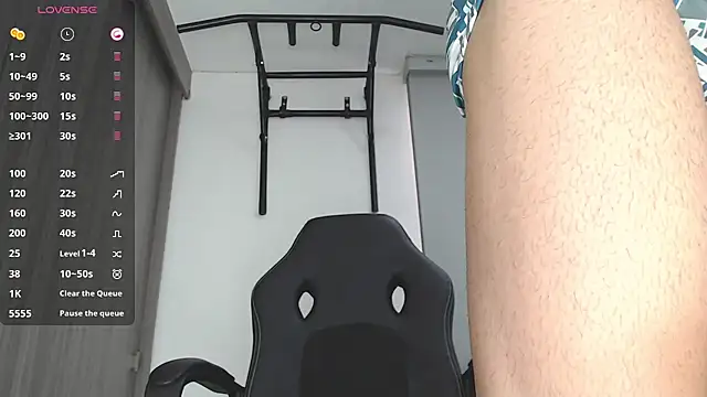 Snapshot of russthiago chatting on 03/21/25, 12:28 russthiago online show from 03/21/25, 12:28