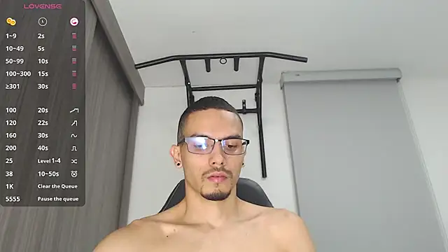 Snapshot of russthiago chatting on 03/22/25, 10:48 russthiago online show from 03/22/25, 10:48