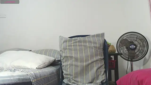 Snapshot of russthiago chatting on 11/25/25, 01:44 russthiago online show from 11/25/25, 01:44