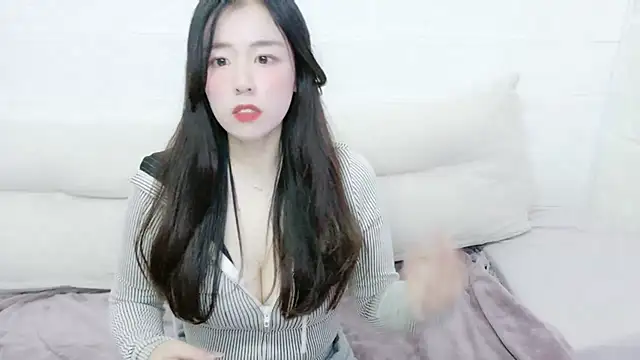 Snapshot of Arisa__ chatting on 01/18/25, 02:25 Arisa   online show from 01/18/25, 02:25