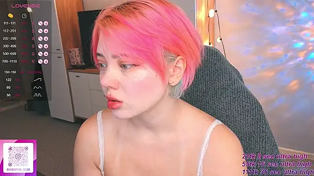 Snapshot of __KawaiiYuki__ chatting on 09/28/25, 04:51 KawaiiYuki online show from 09/28/25, 04:51