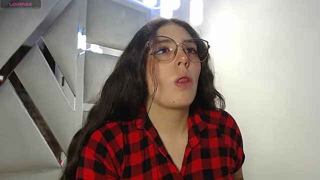 Paola Lyon  online show from 03/06/25, 12:30