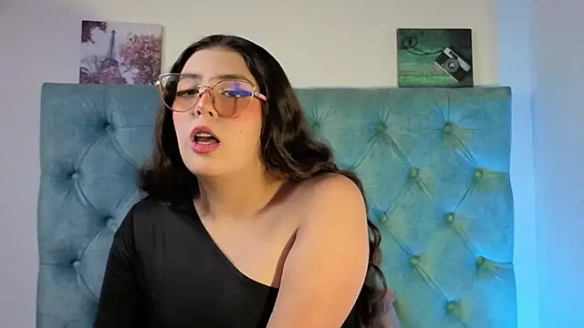 Paola Lyon  online show from 09/24/25, 06:22