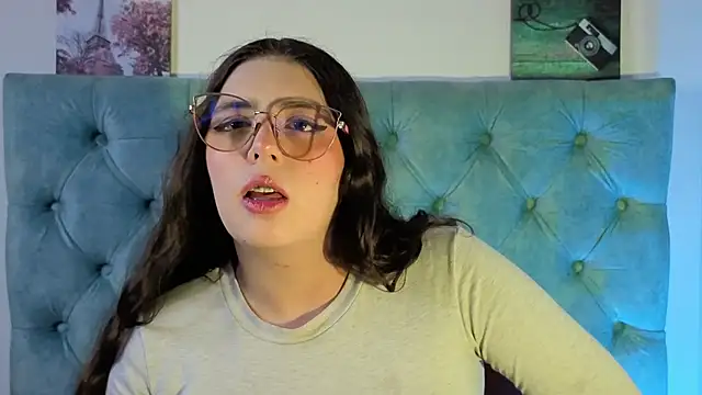 Paola Lyon  online show from 09/25/25, 06:55