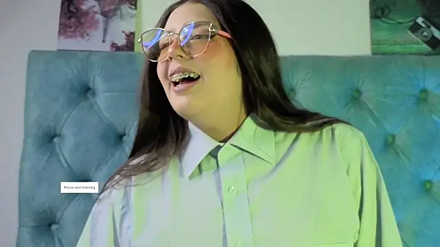 Paola Lyon  online show from 09/26/25, 06:45