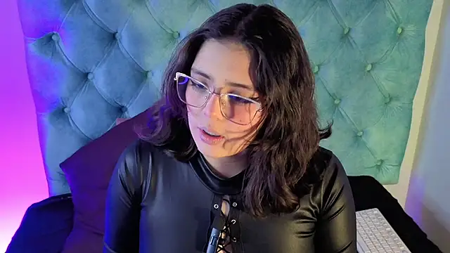 Paola Lyon  online show from 03/27/26, 06:18