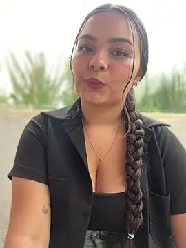 Snapshot of aneesa_darzi chatting on 03/07/25, 08:55 aneesa darzi online show from 03/07/25, 08:55