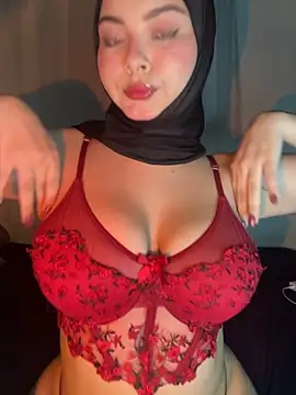 Snapshot of aneesa_darzi chatting on 10/11/25, 10:30 aneesa darzi online show from 10/11/25, 10:30