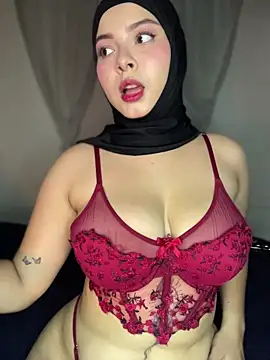 Snapshot of aneesa_darzi chatting on 11/25/25, 05:57 aneesa darzi online show from 11/25/25, 05:57