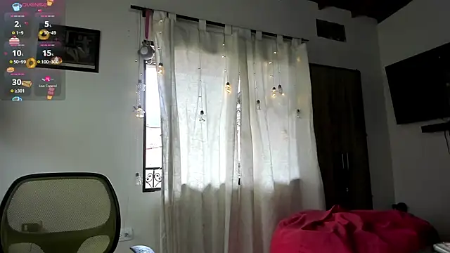 Snapshot of Rainbow_leia chatting on 12/21/24, 06:44 Rainbow leia online show from 12/21/24, 06:44