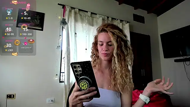 Snapshot of Rainbow_leia chatting on 12/22/24, 07:52 Rainbow leia online show from 12/22/24, 07:52