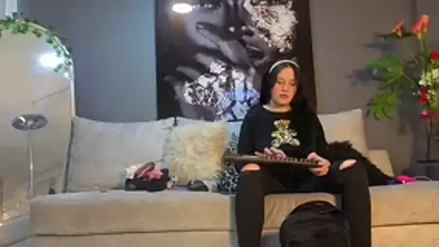 nadescomthxx online show from 12/14/25, 07:07