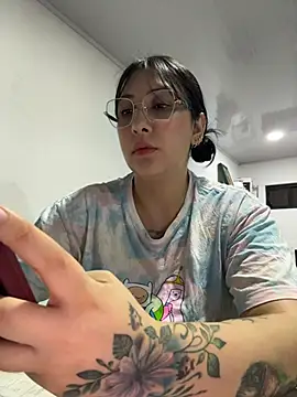 Snapshot of my-kitty chatting on 05/17/26, 11:23 my-kitty online show from 05/17/26, 11:23