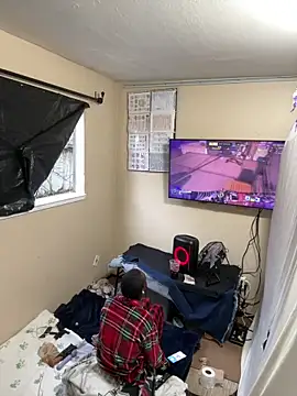 Snapshot of SideGhost chatting on 12/22/25, 11:57 SideGhost online show from 12/22/25, 11:57