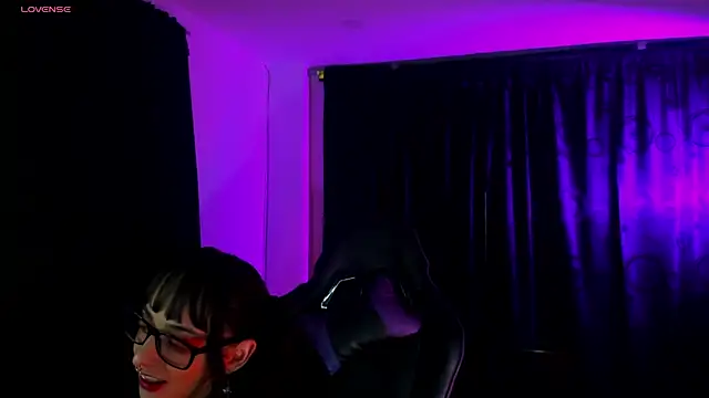 Snapshot of Kizzuky chatting on 12/26/24, 03:49 Kizzuky online show from 12/26/24, 03:49