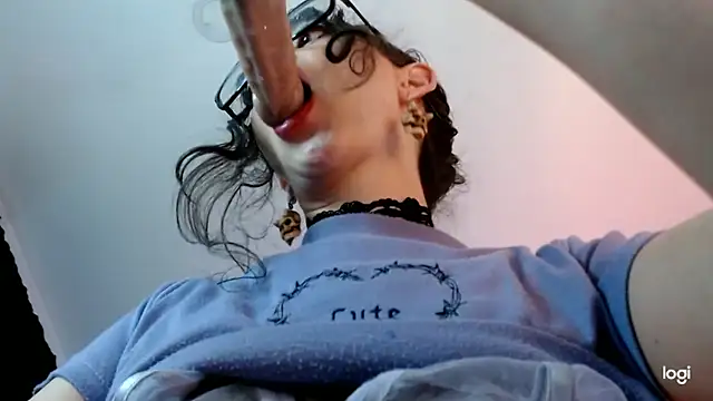 Snapshot of Kizzuky chatting on 02/04/25, 02:49 Kizzuky online show from 02/04/25, 02:49