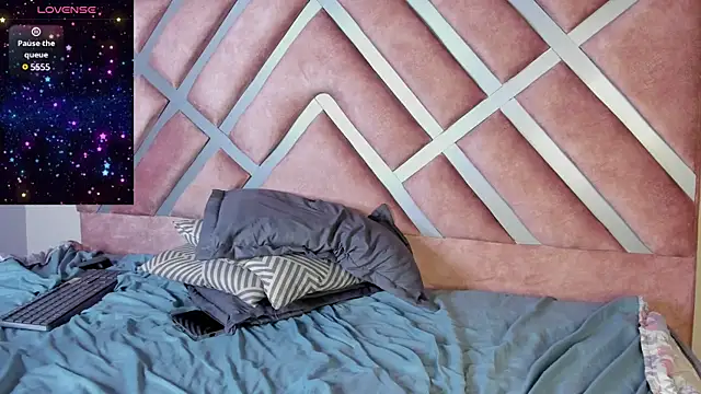 Snapshot of pamela_anderson_ chatting on 12/28/24, 06:17 pamela anderson online show from 12/28/24, 06:17