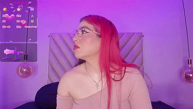 EmmaSwift  online show from 11/11/25, 02:33