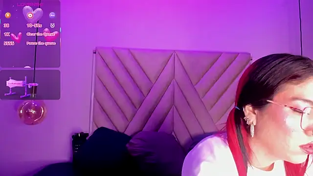 EmmaSwift  online show from 11/24/25, 01:27