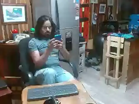 Snapshot of Dr_Pocholate84 chatting on 01/05/25, 04:04 Dr Pocholate84 online show from 01/05/25, 04:04