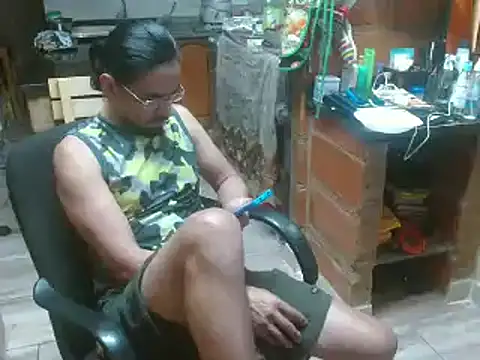 Snapshot of Dr_Pocholate84 chatting on 01/08/25, 05:27 Dr Pocholate84 online show from 01/08/25, 05:27