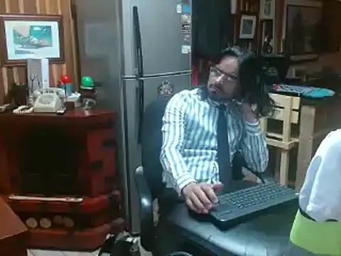 Snapshot of Dr_Pocholate84 chatting on 01/10/25, 01:52 Dr Pocholate84 online show from 01/10/25, 01:52