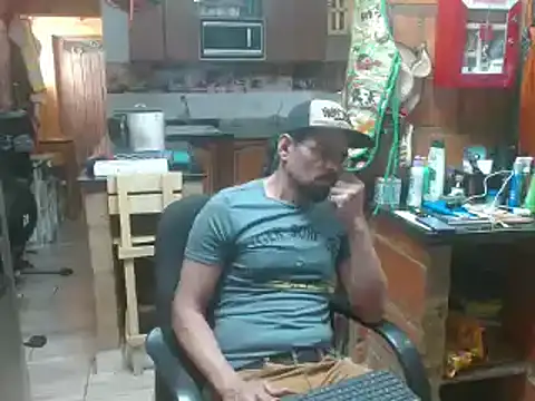 Snapshot of Dr_Pocholate84 chatting on 01/13/25, 06:05 Dr Pocholate84 online show from 01/13/25, 06:05