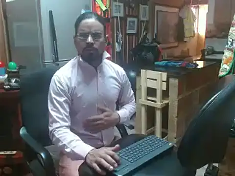 Snapshot of Dr_Pocholate84 chatting on 01/14/25, 07:11 Dr Pocholate84 online show from 01/14/25, 07:11